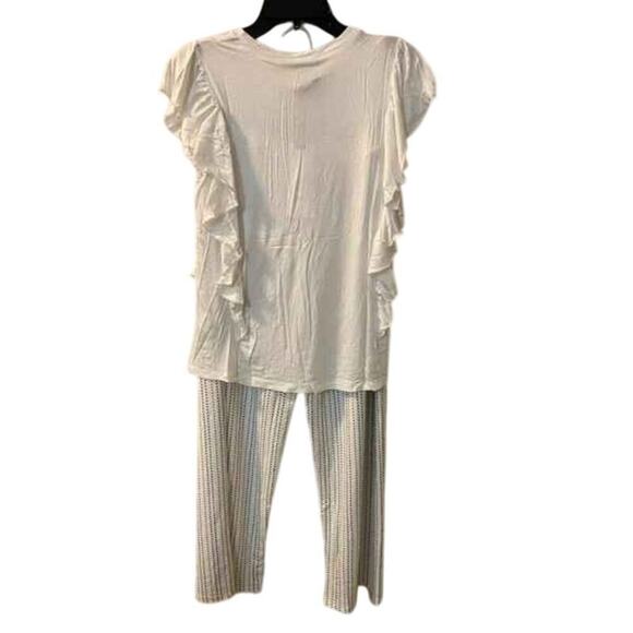 Hale Bob soft pajamas Sz L Bottoms are offwhite with polka dots w/ a ruffled top - Picture 3 of 5